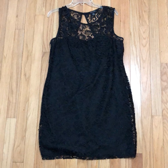 Beautiful lace dress - Picture 2 of 3